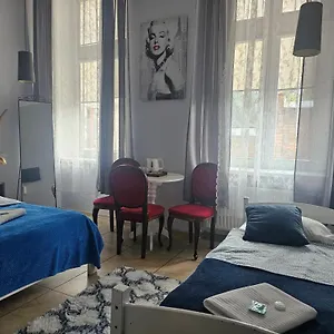 Hostel Deja Vu